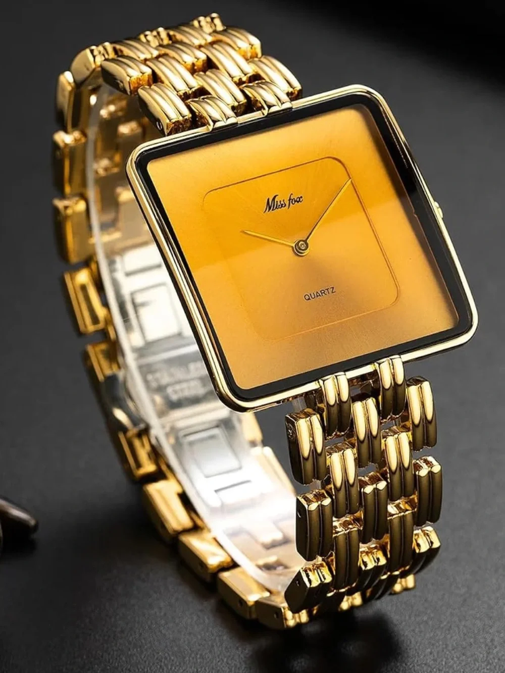 The Unbranded Brand elegant gold